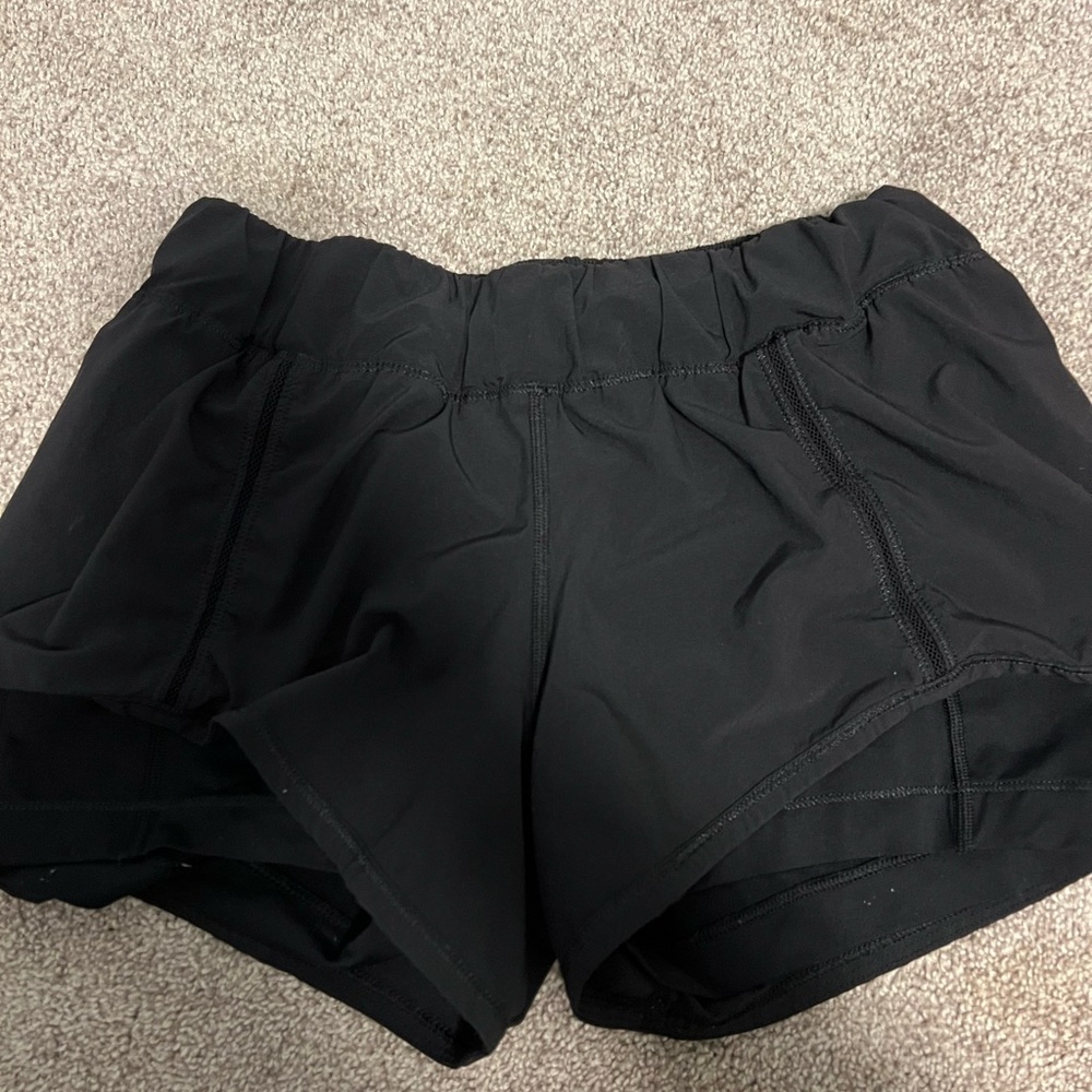 black lululemon shorts